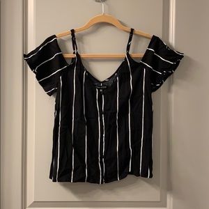 Kendall and Kylie black and white short sleeve top